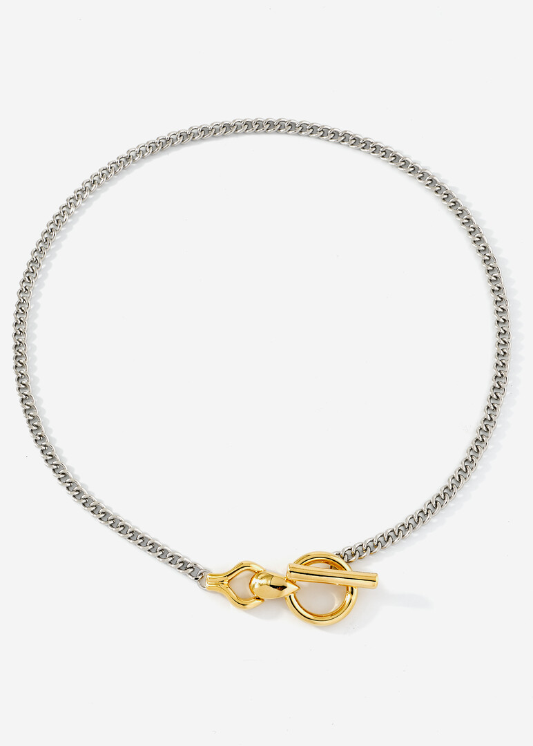 A long chain with a round link