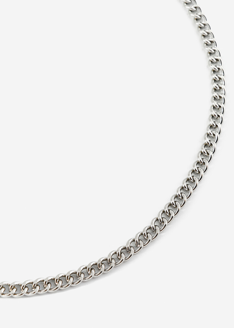 A long chain with a round link