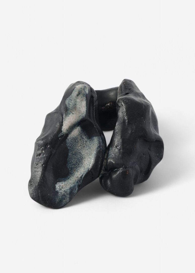 Black ceramic ring
