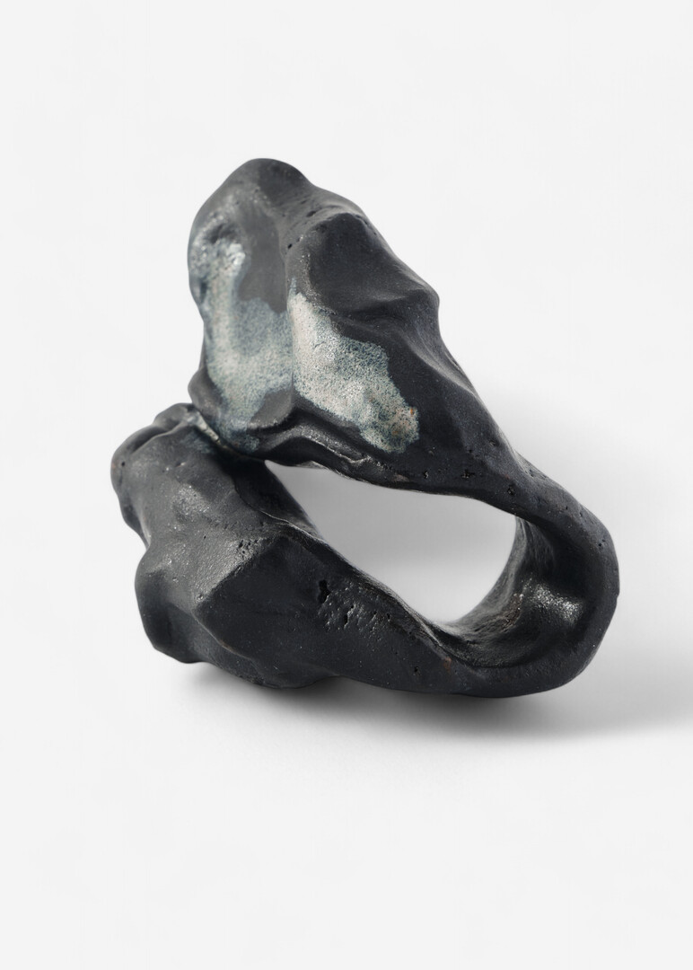 Black ceramic ring