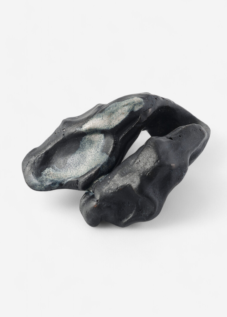 Black ceramic ring
