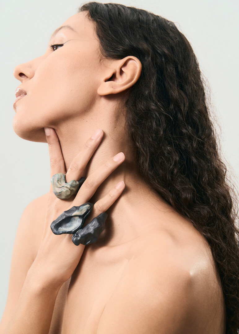 Black ceramic ring