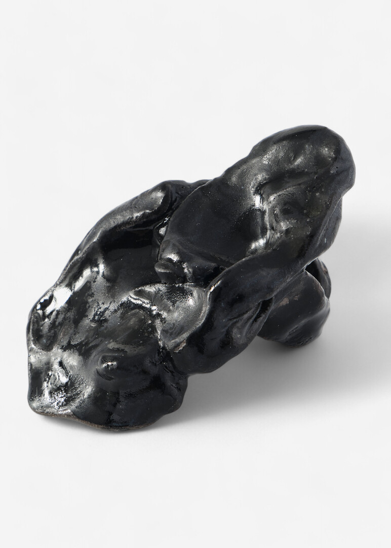 Black ceramic ring