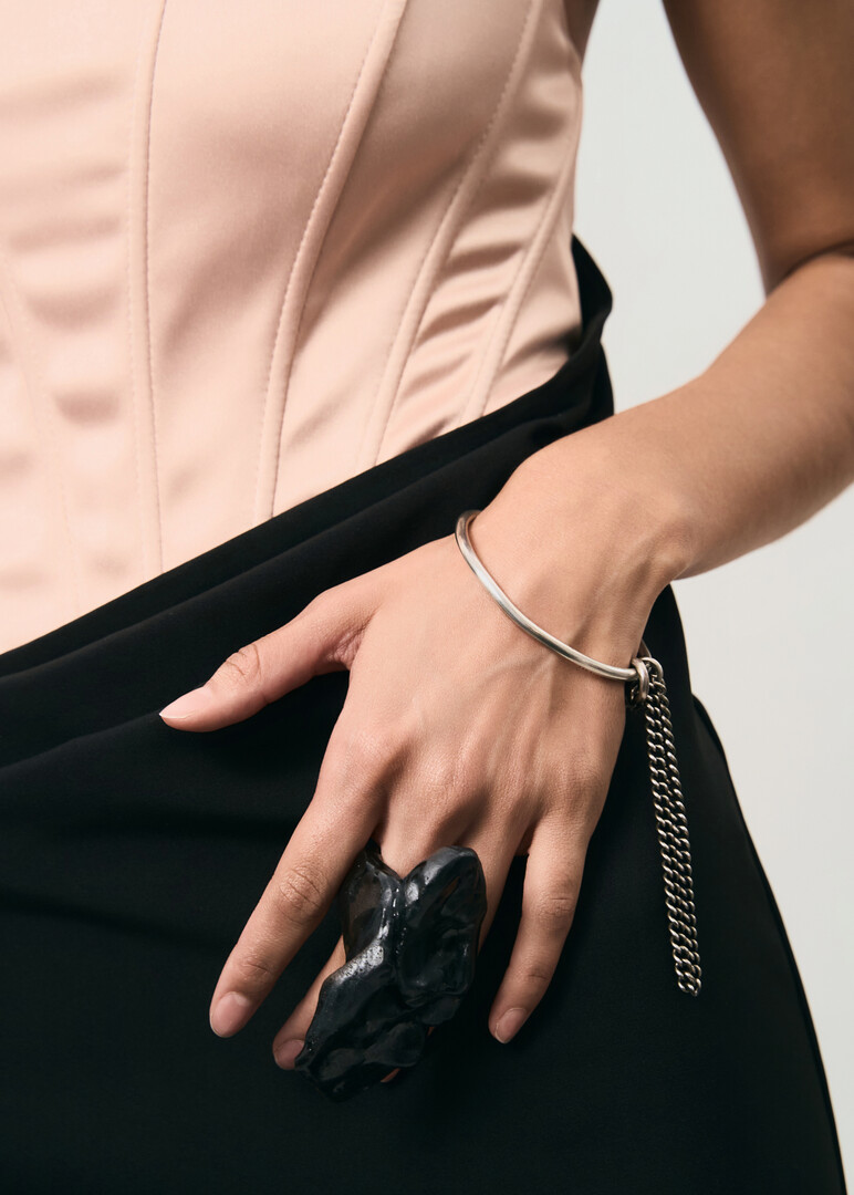 Black ceramic ring
