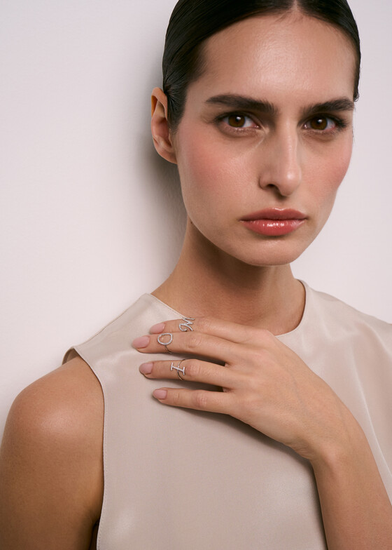 Акцентные кольца Adelya Jewellery Кольцо из золота с буквой M из бриллиантов