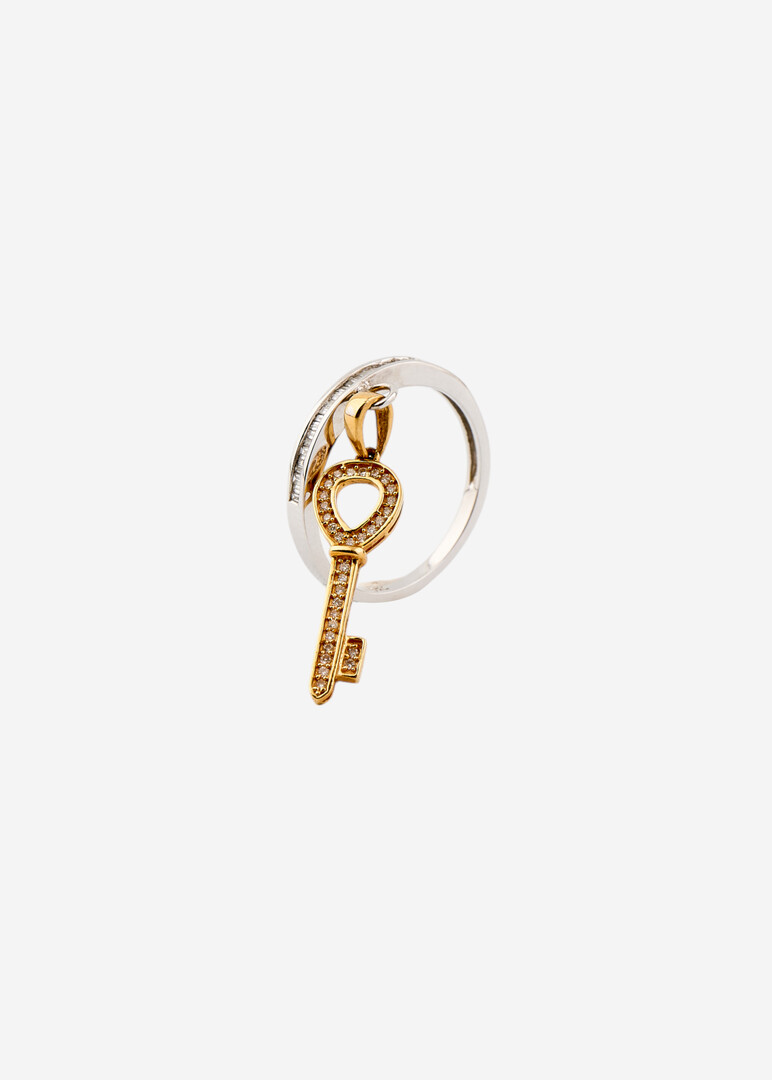 gold key ring with diamond