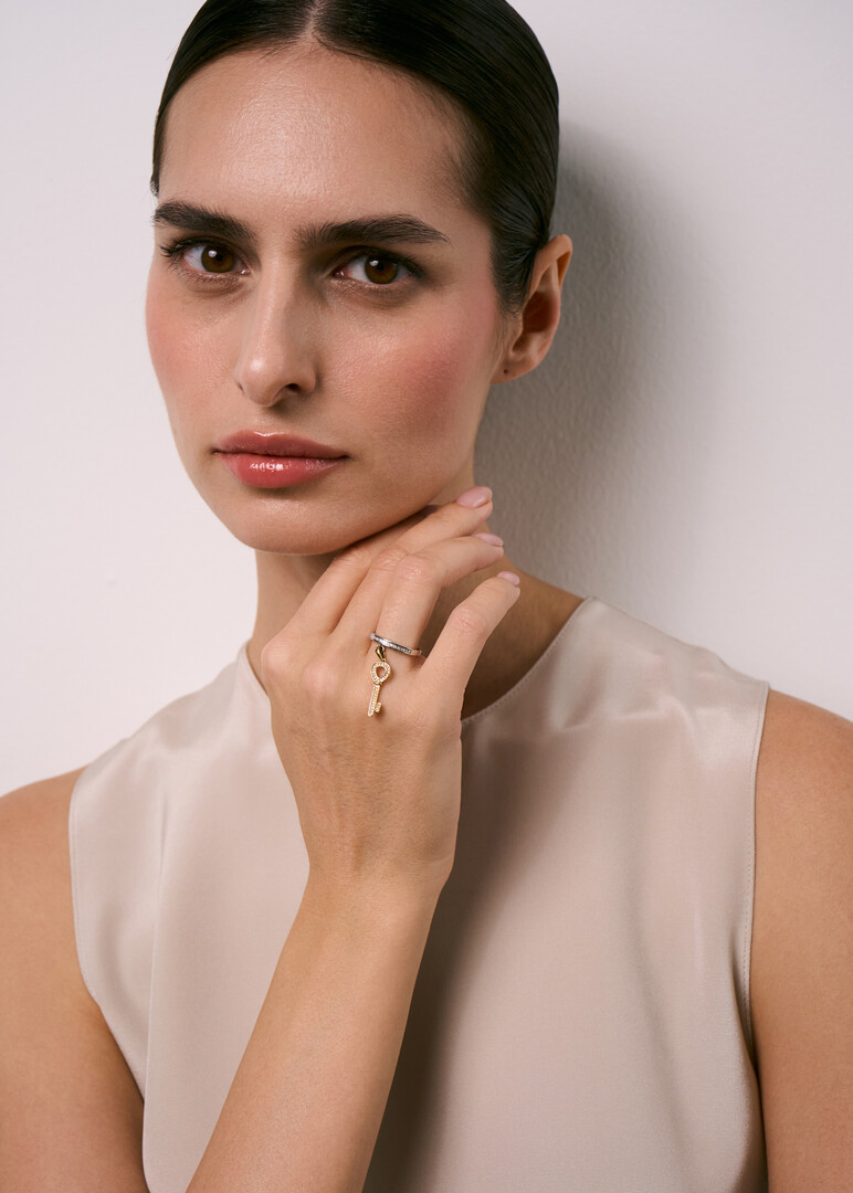 gold key ring with diamond