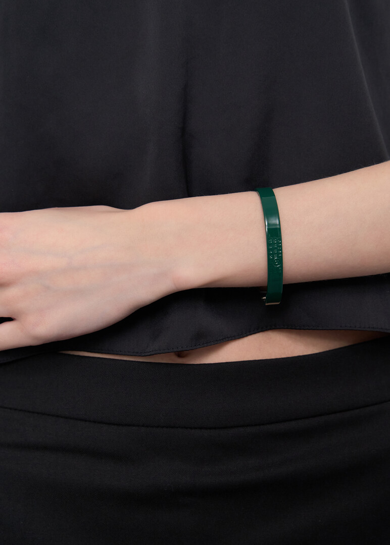 Green bracelet with the brand's logo