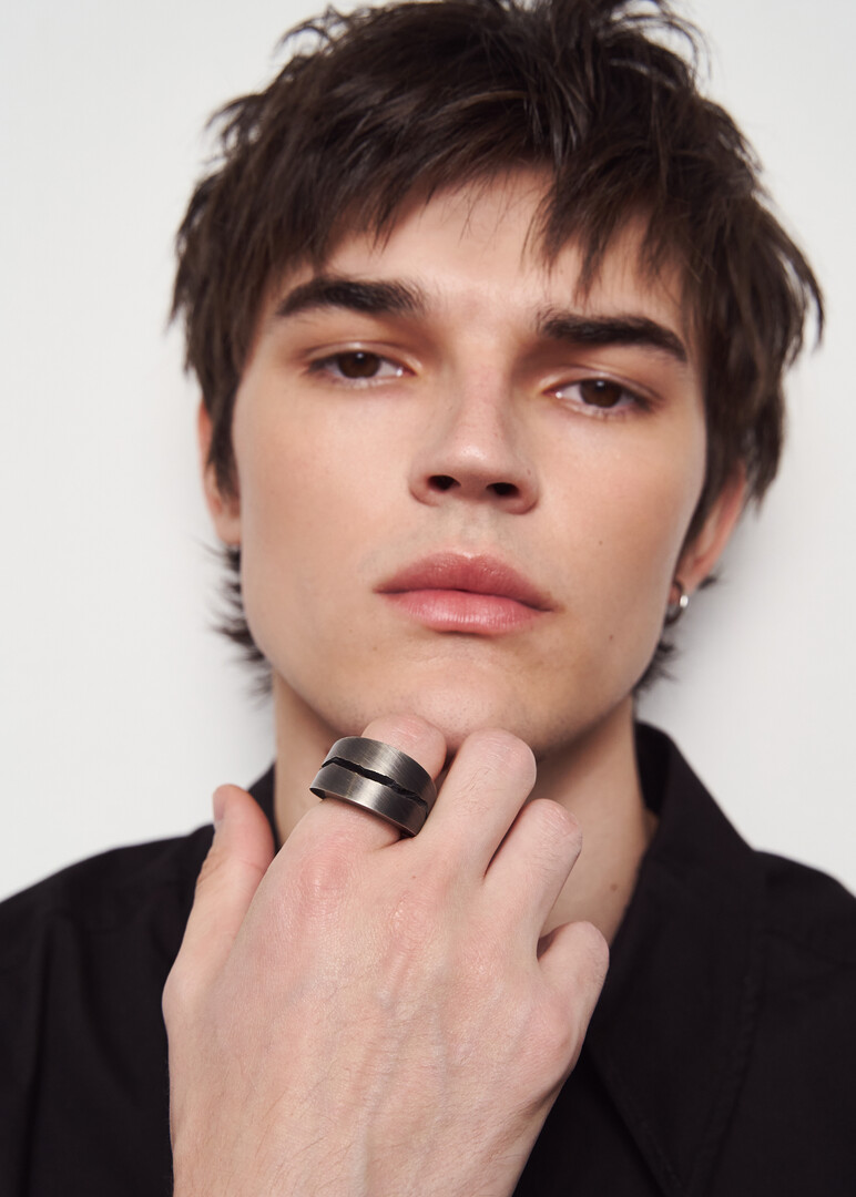 Silver ring with a crack