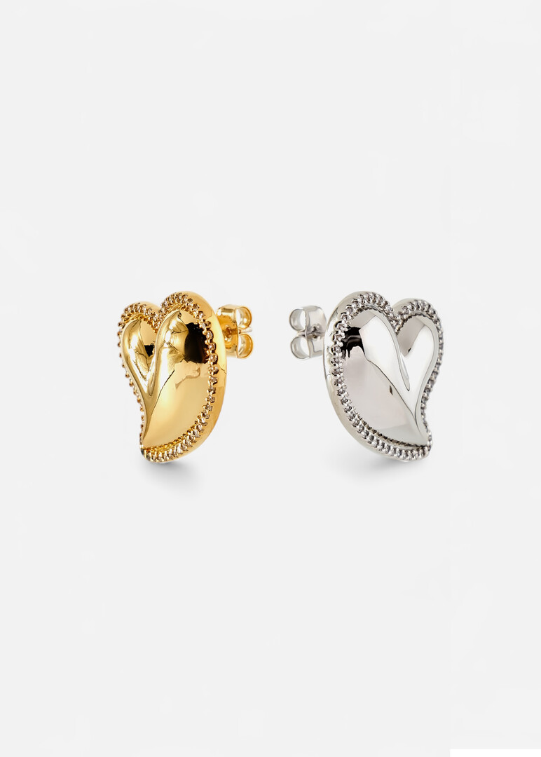 Bicolor earrings in the shape of hearts with crystals