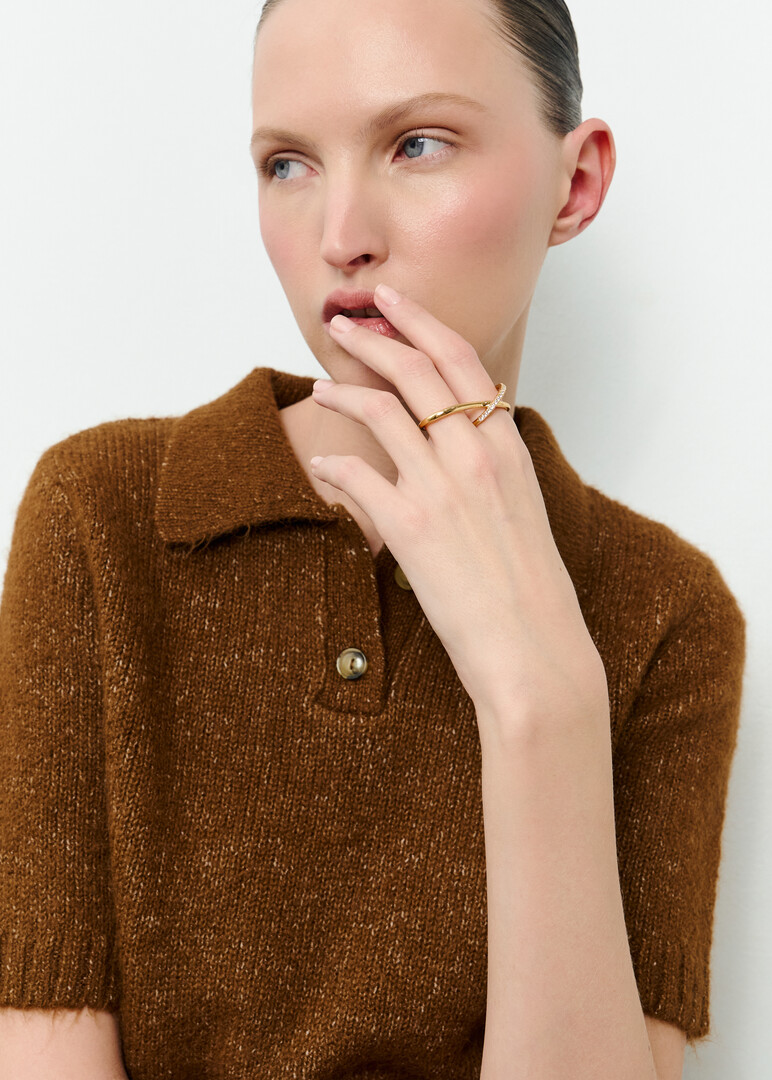 Gold-plated two-finger ring with a crystal overlay