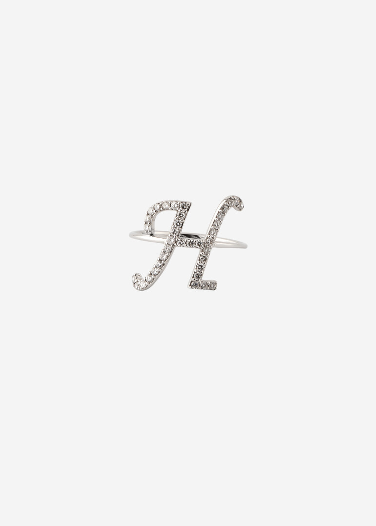 Gold ring with artificially grown diamonds