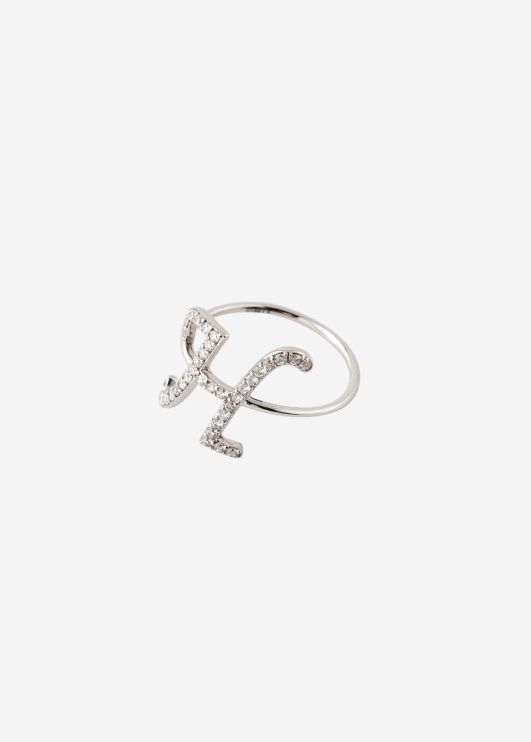 Gold ring with artificially grown diamonds