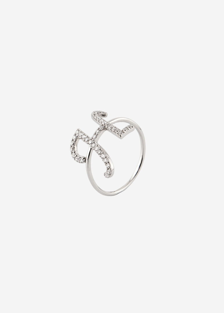 Gold ring with artificially grown diamonds