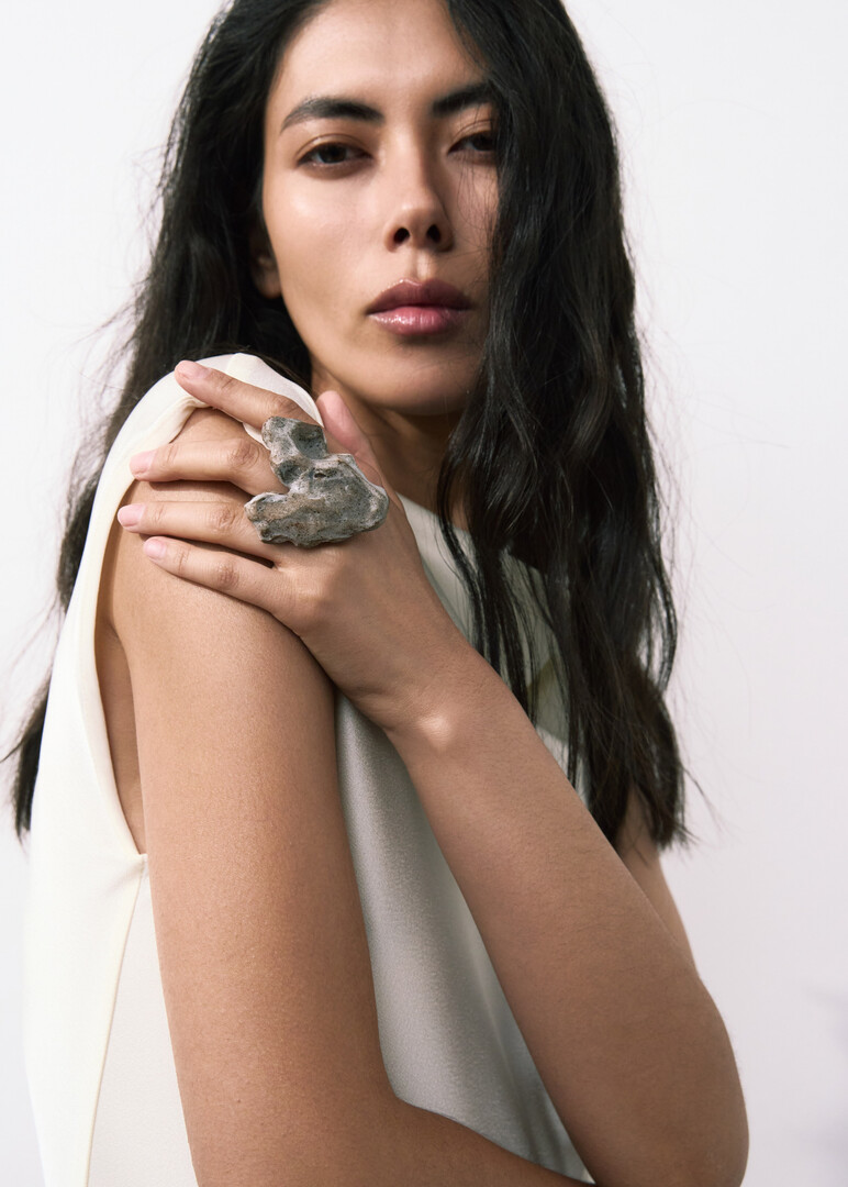 grey ceramic ring