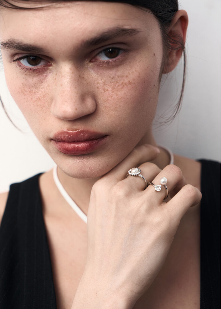 silver ring with square-shaped cubic zirconia and imitation pearl from INFINITE WHITE collection