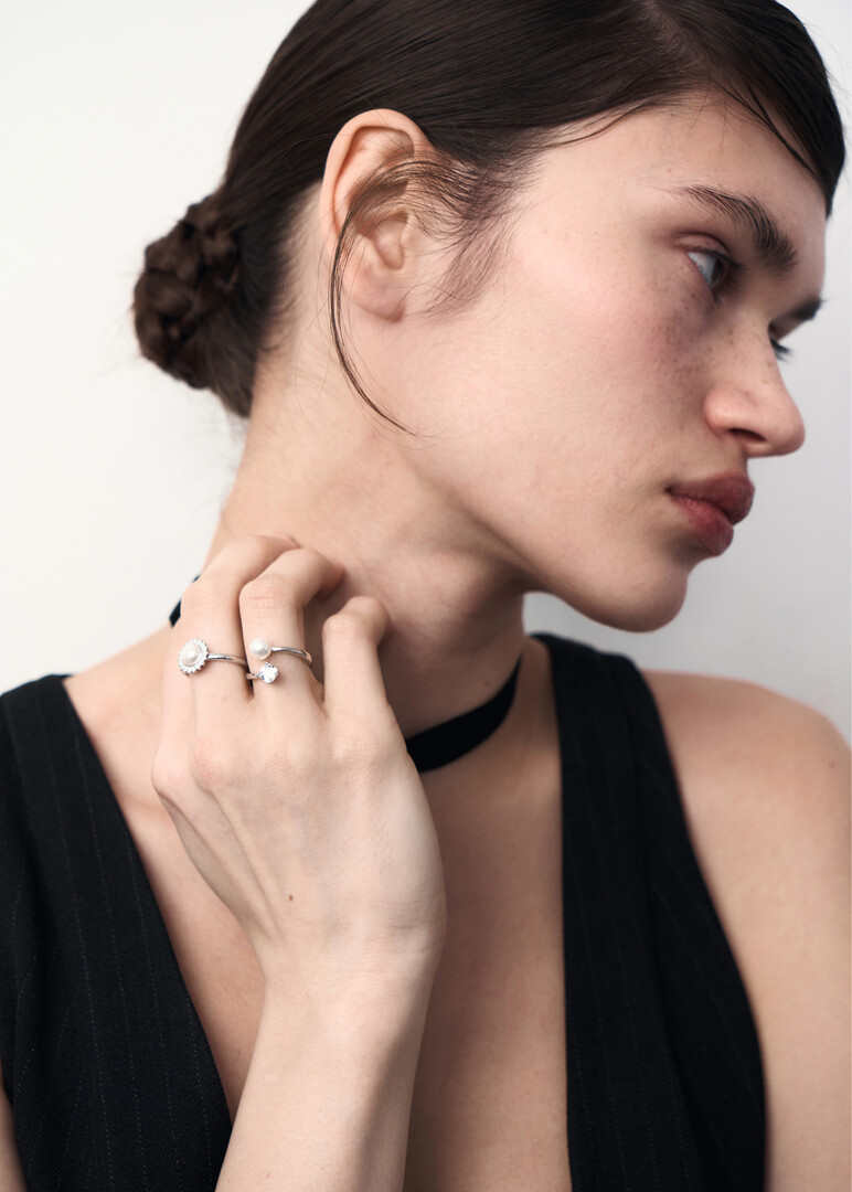silver ring with square-shaped cubic zirconia and imitation pearl from INFINITE WHITE collection