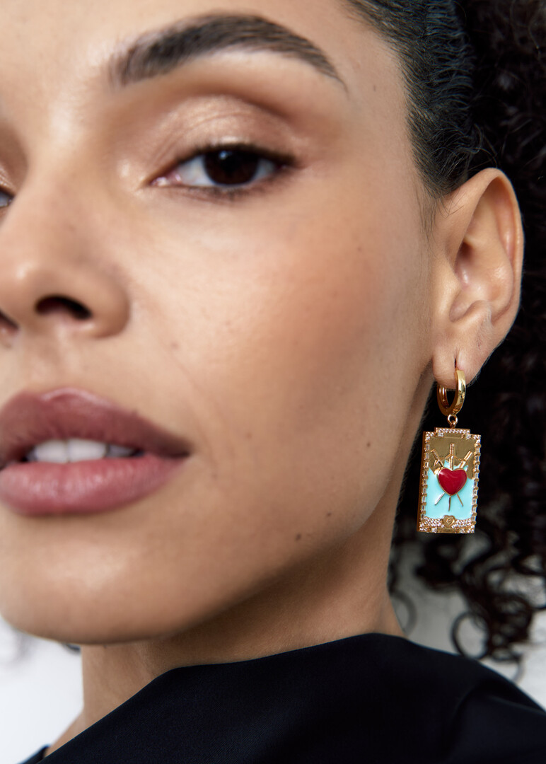 gold-plated aro tarot tres de mono-earring