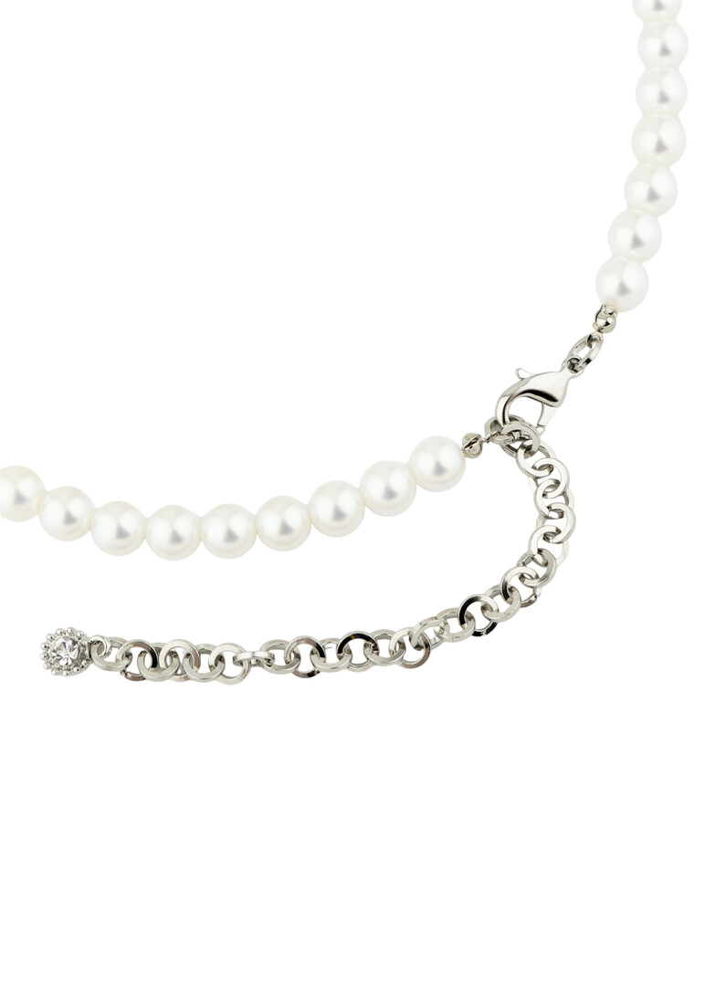 Choker made of pearl beads with a crystal heart