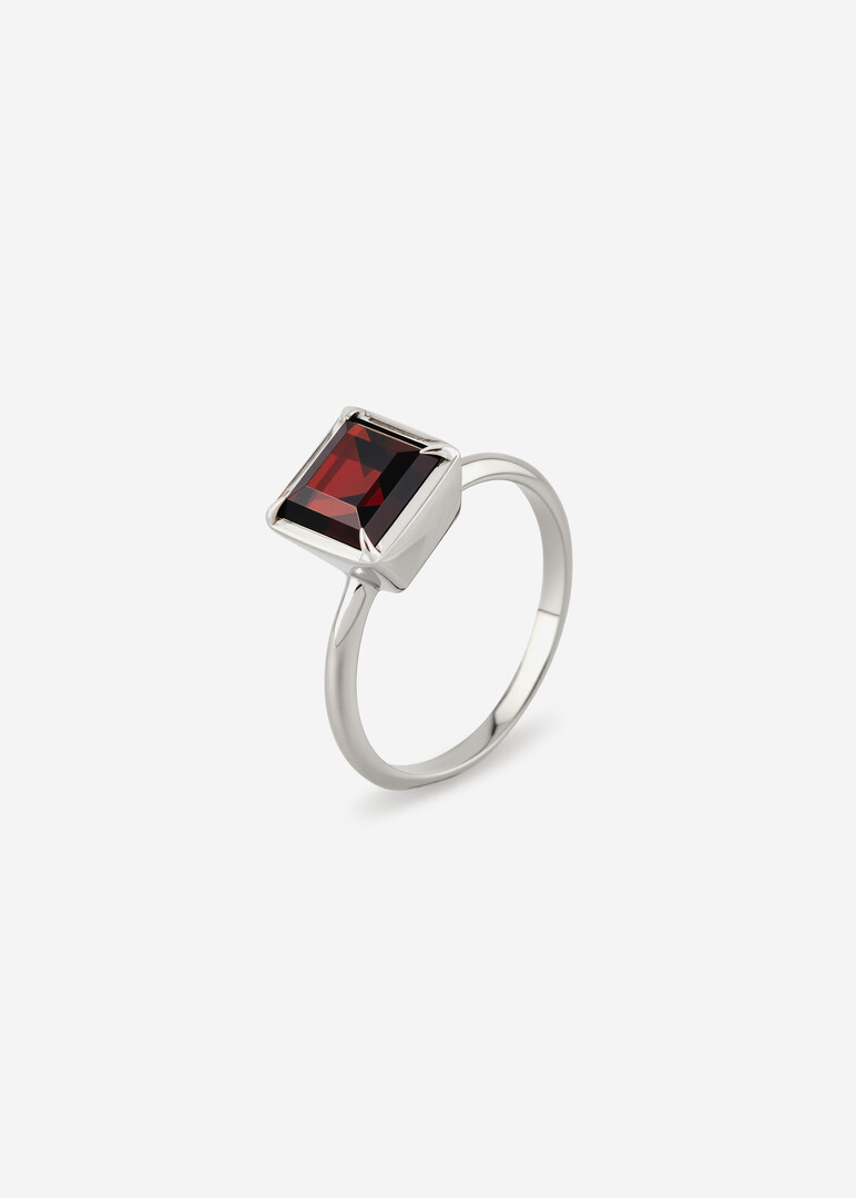 garnet ring "Power"