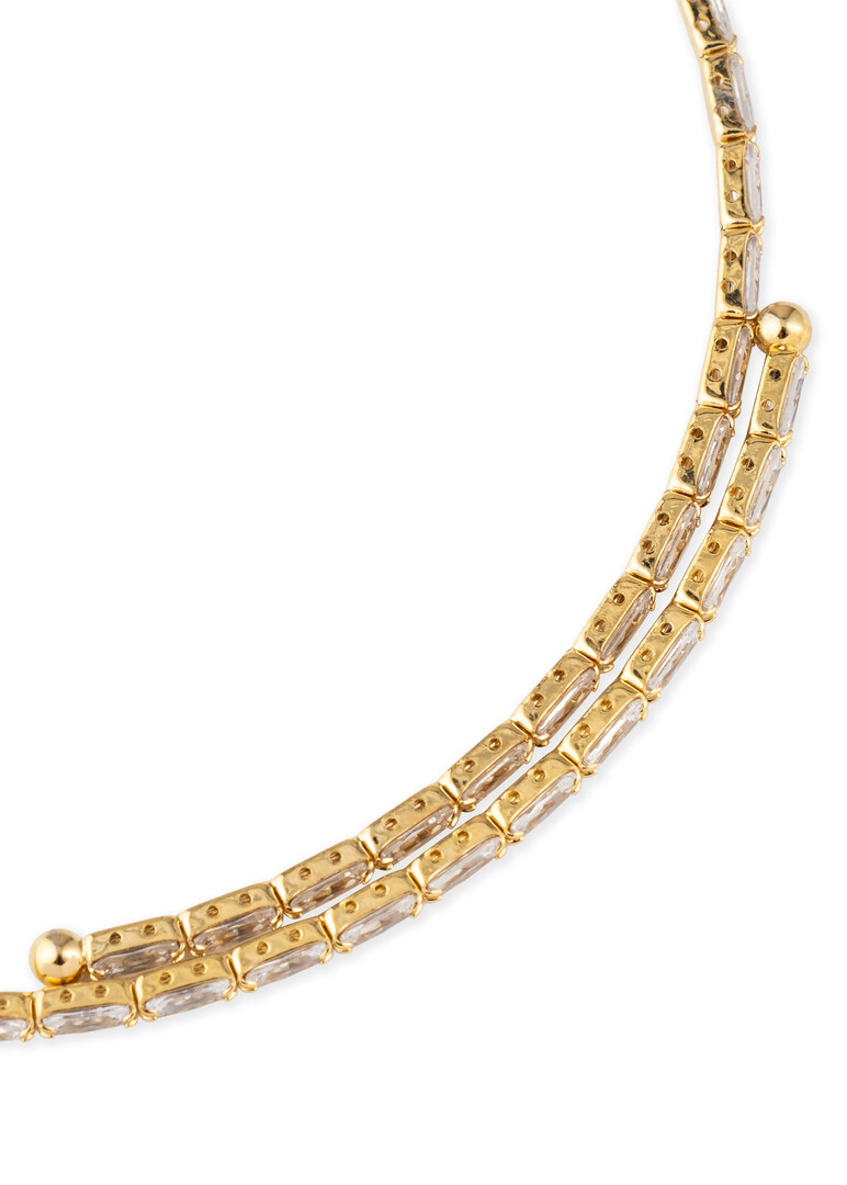 Golden choker with baguettes
