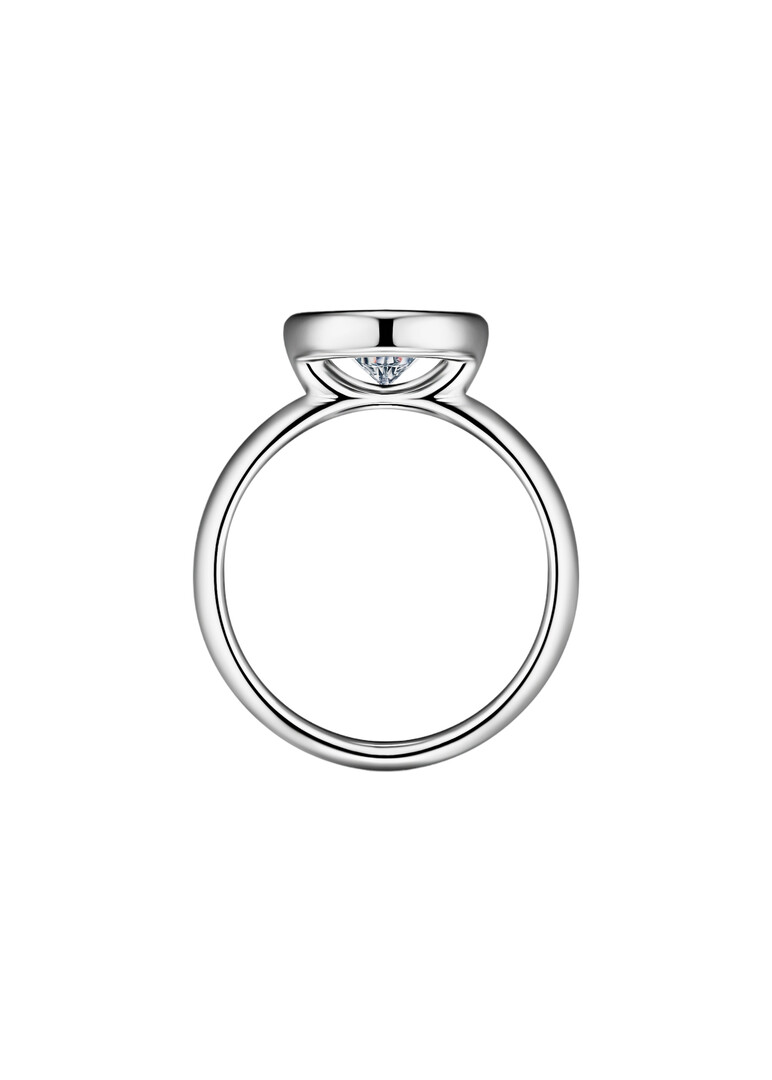 White gold ring with diamond