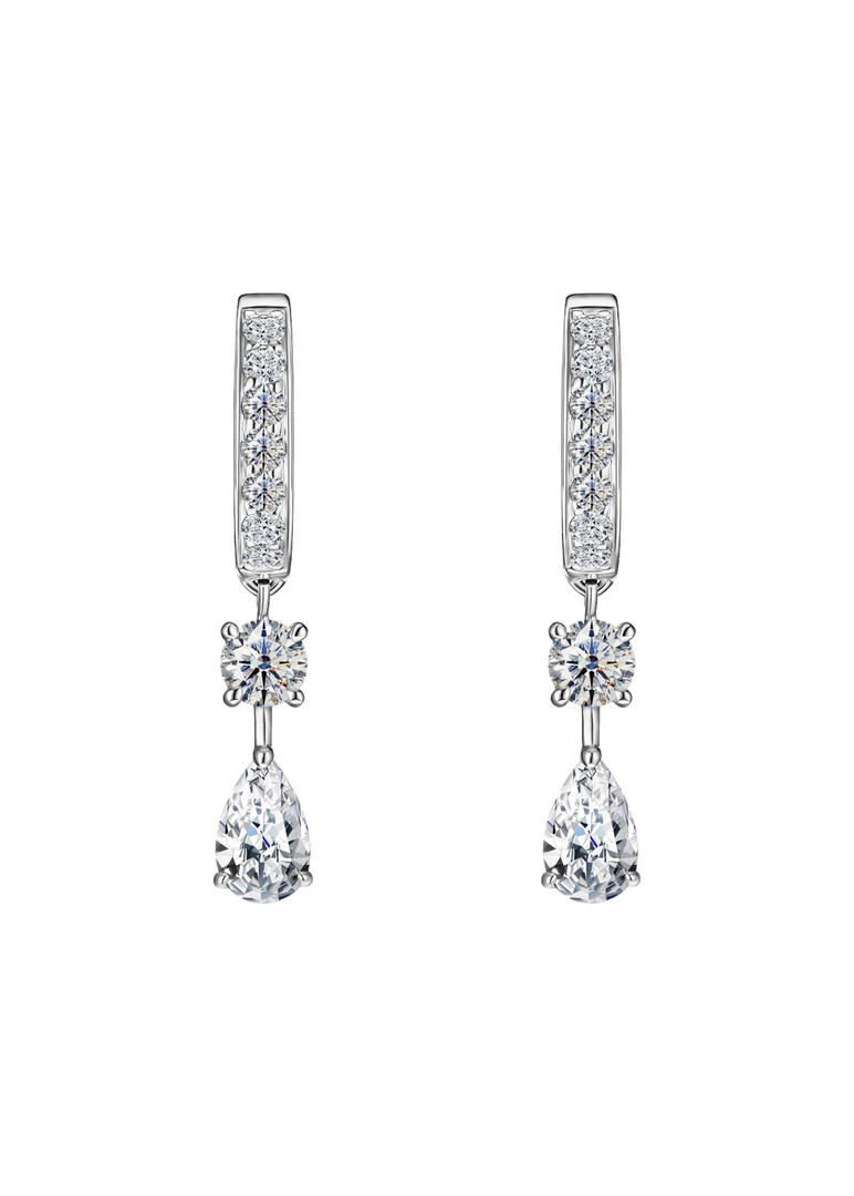 Earrings made of white gold with diamonds
