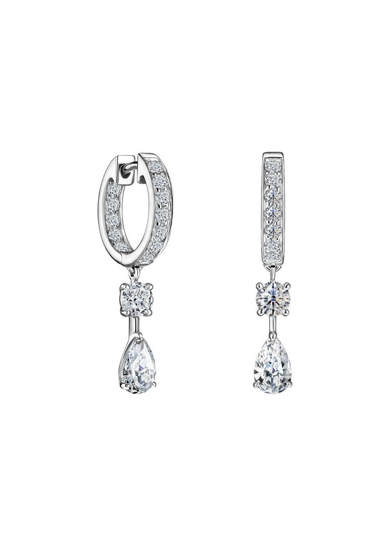 Earrings made of white gold with diamonds