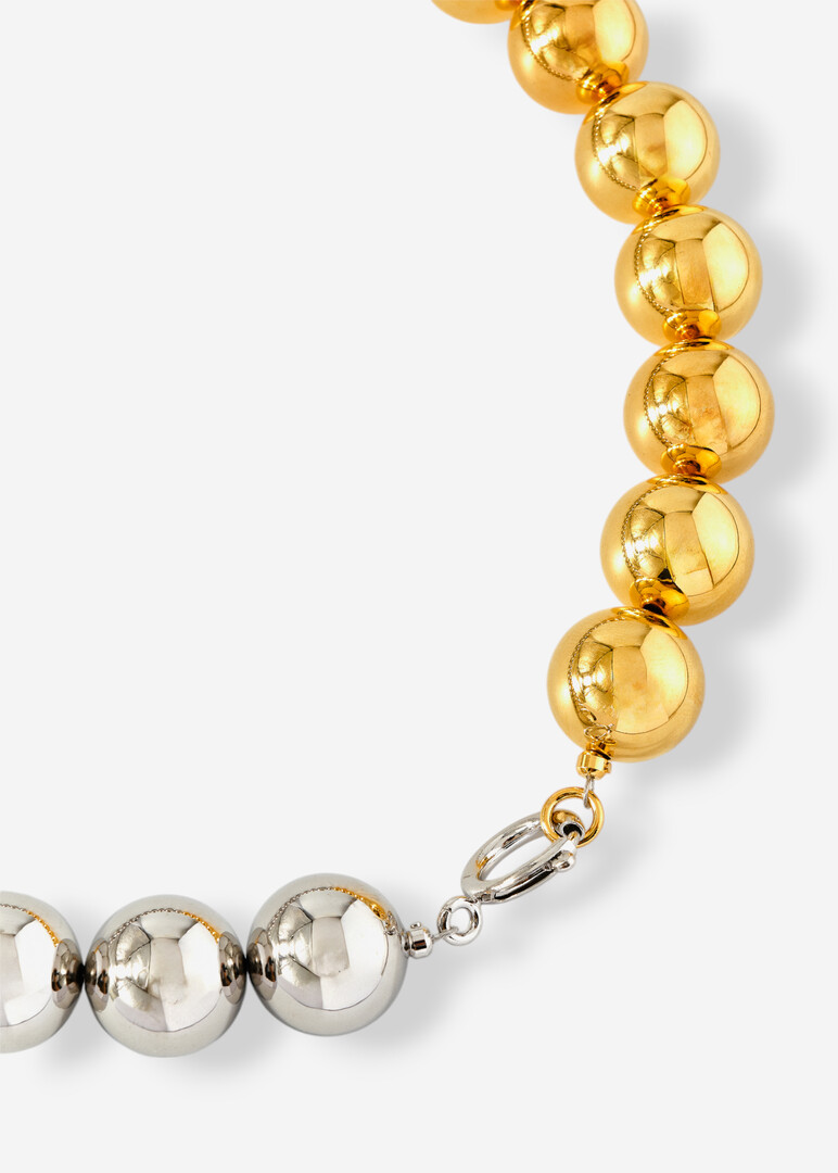 Bicolor necklace made of large balls