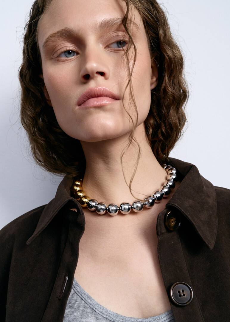 Bicolor necklace made of large balls