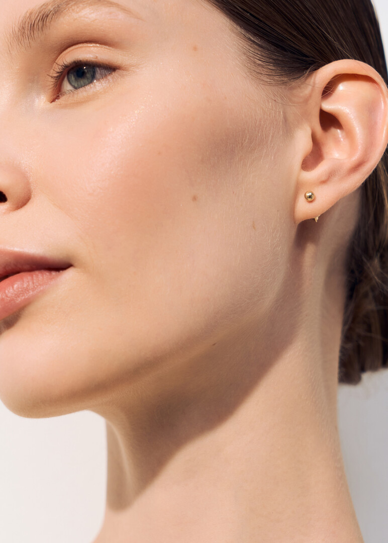 gold single stud earring