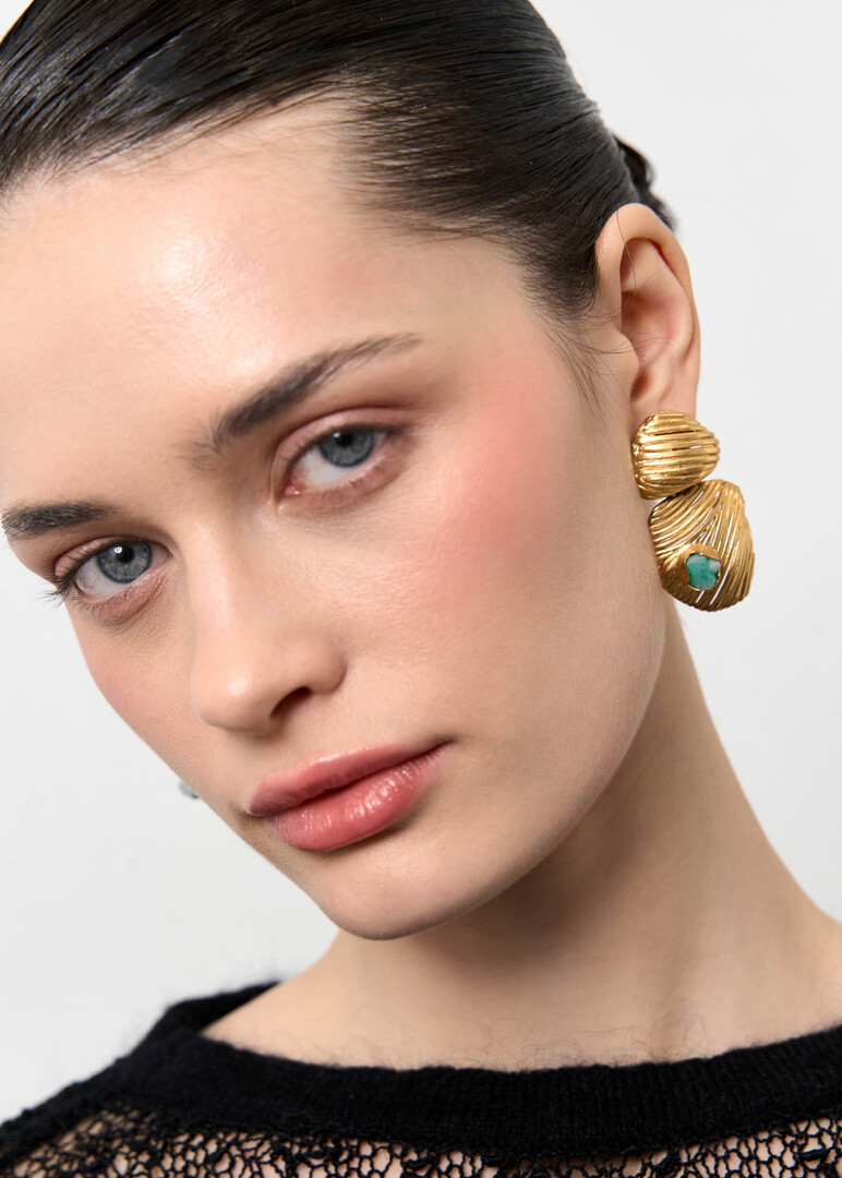 Gold-plated double large earrings with shell and emeralds