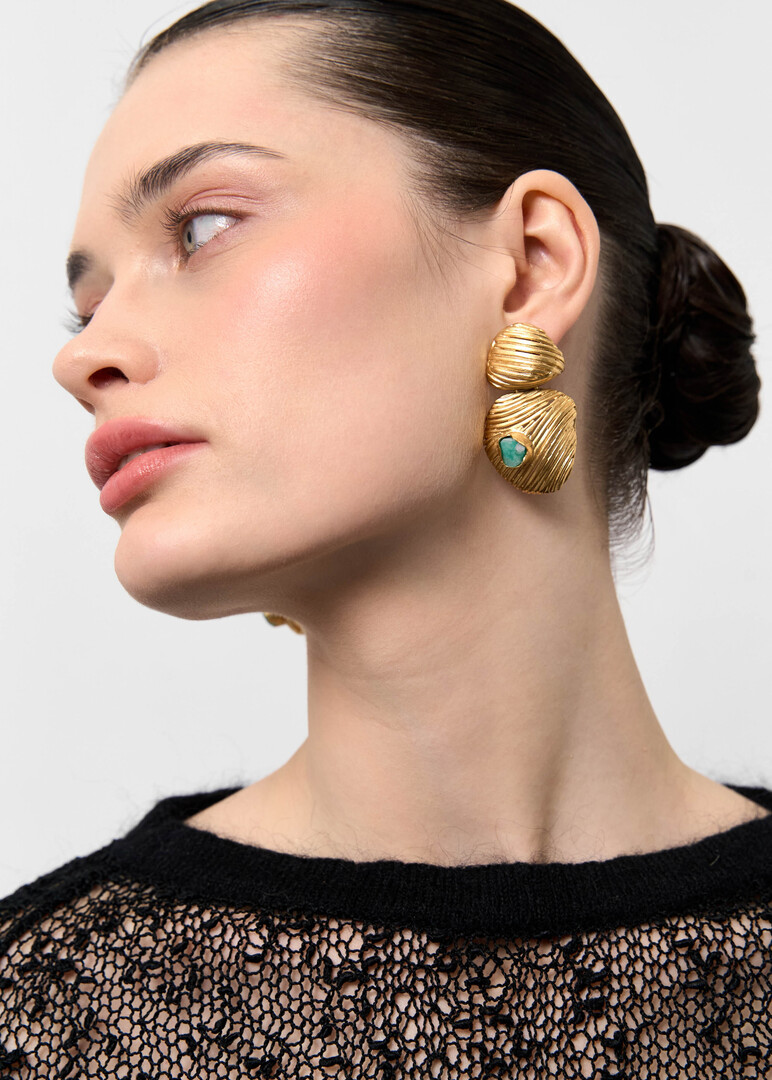 Gold-plated double large earrings with shell and emeralds
