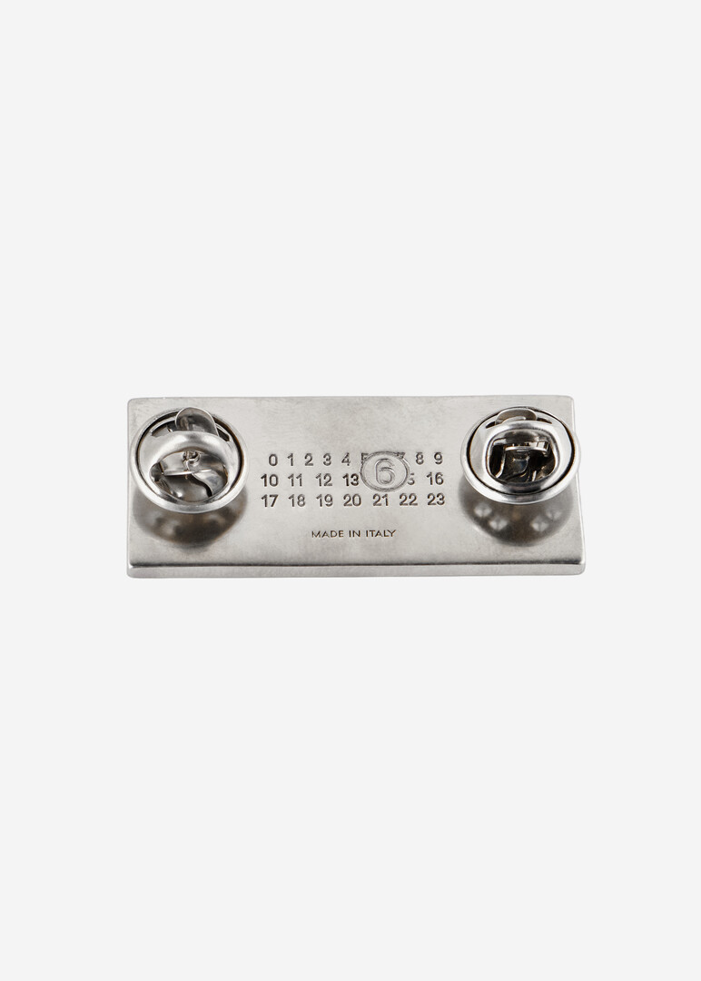 красная брошь Wavy Logo Pin