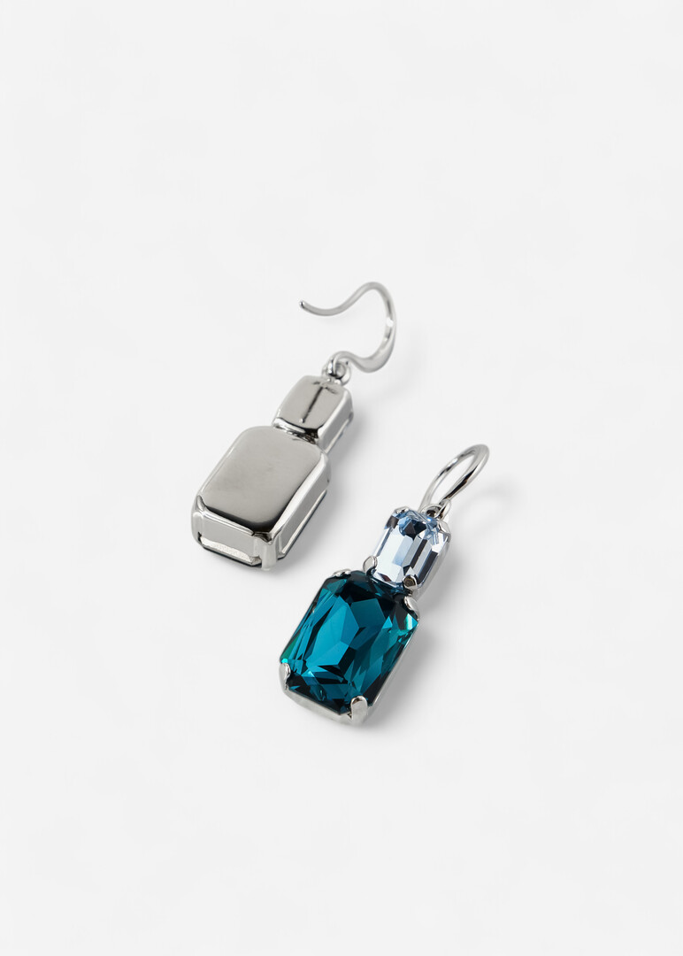 Earrings with blue crystals