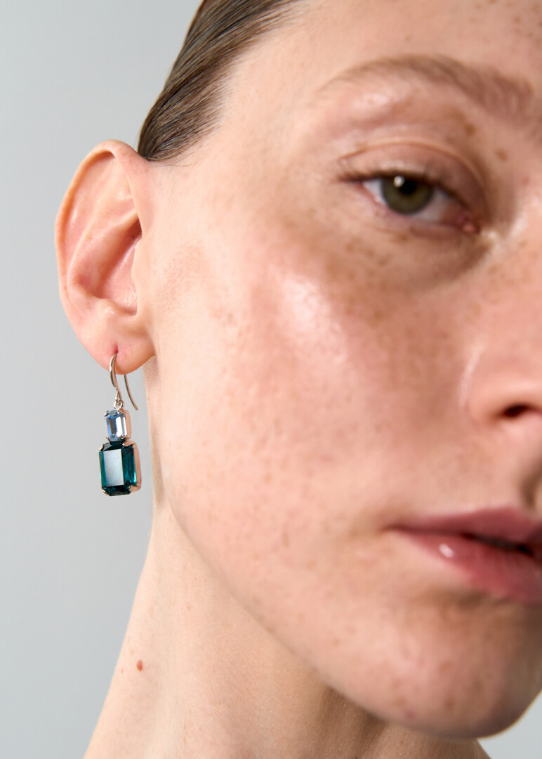 Earrings with blue crystals