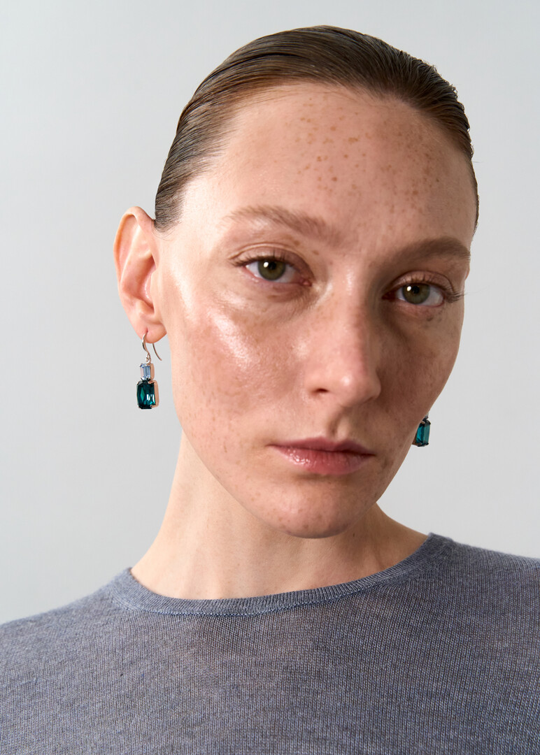 Earrings with blue crystals