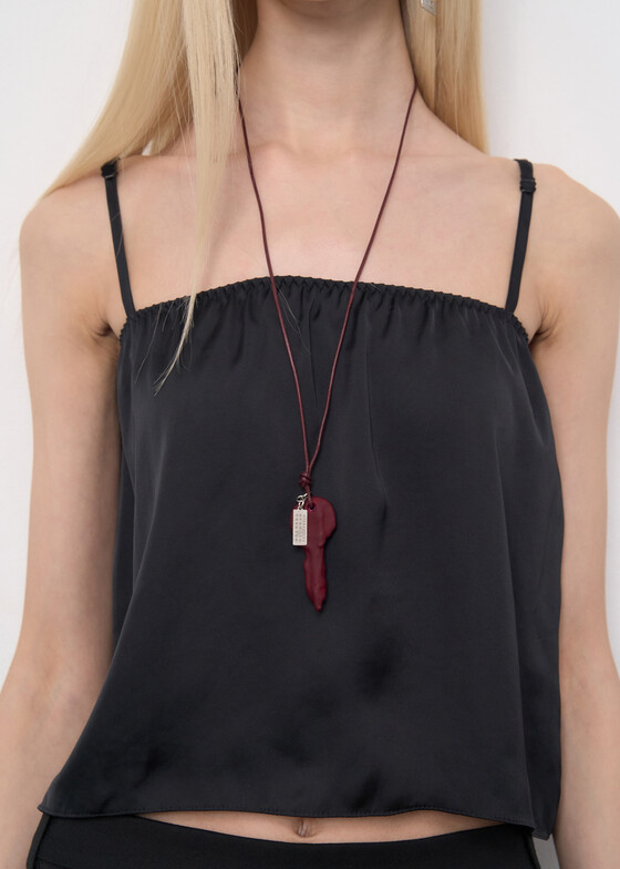 Кулоны и подвески MM6 Maison Margiela Колье красное Candle waxed key