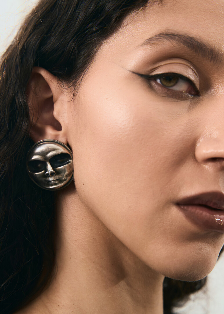 MICKY BITTER MOON silver face earrings