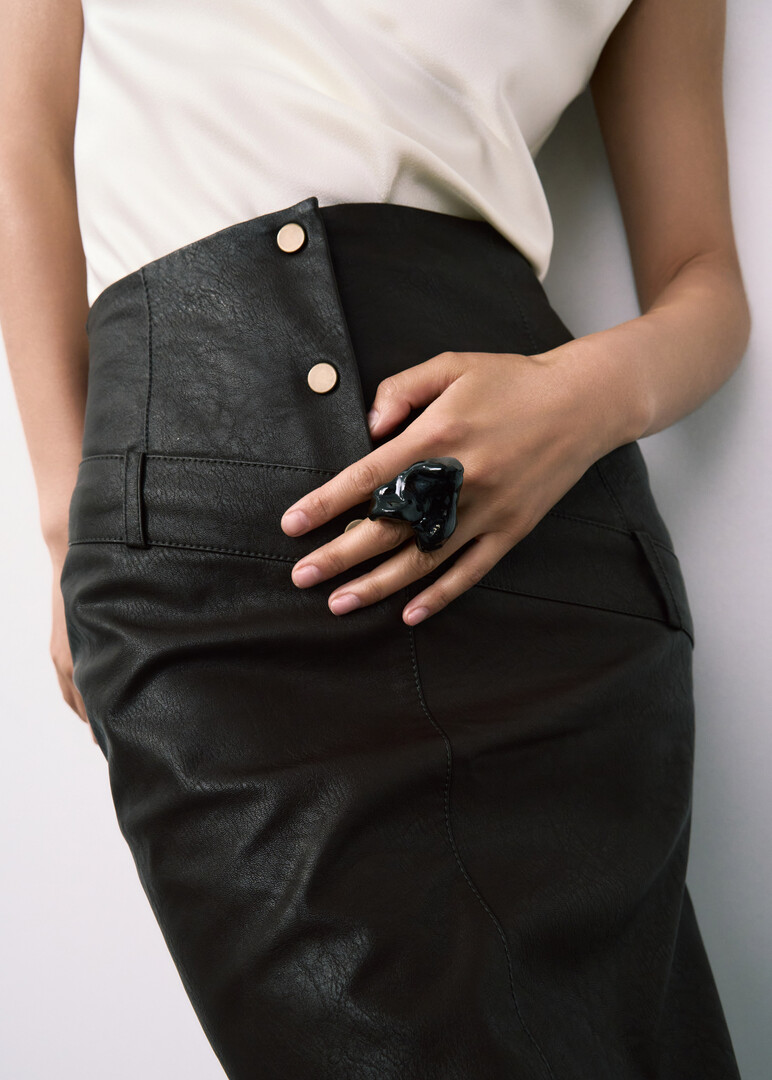 black ceramic ring