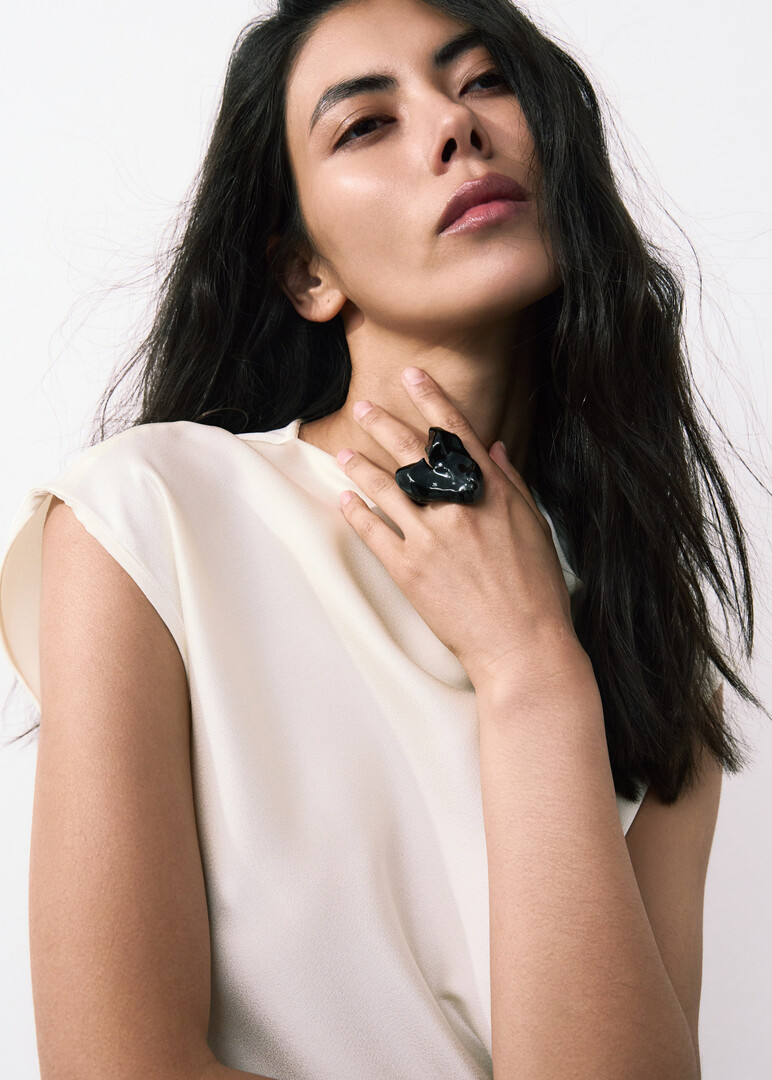 black ceramic ring