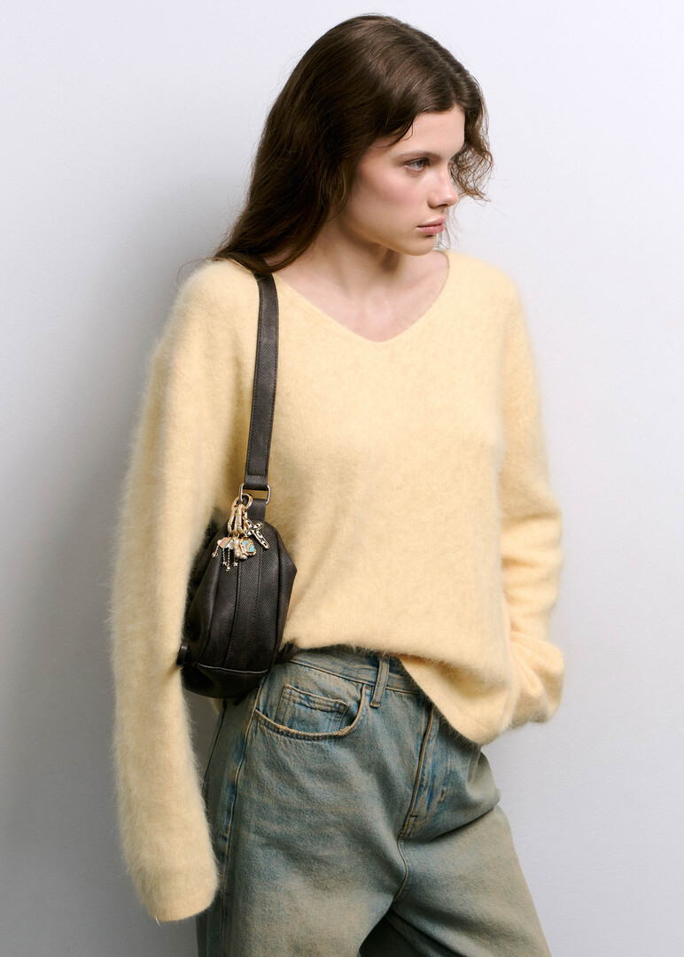 golden pendant on the rainbow bar pendant bag