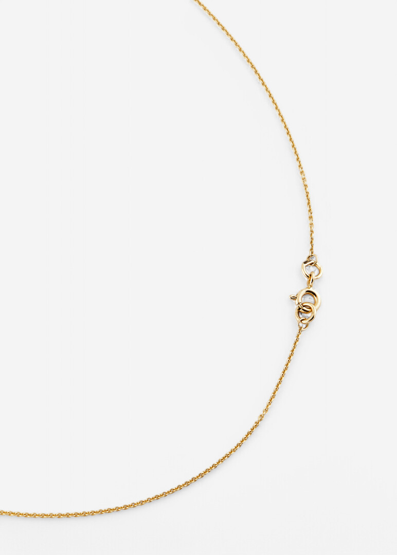 necklace made of gold with emeralds