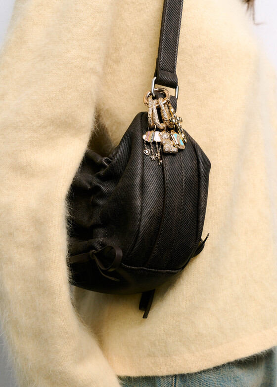Броши Maniovich AM Золотистая подвеска на сумку cloud bag pendant