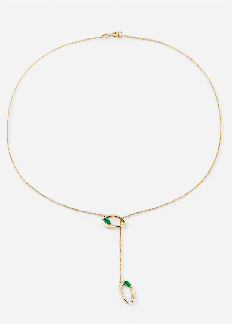necklace made of gold with emeralds