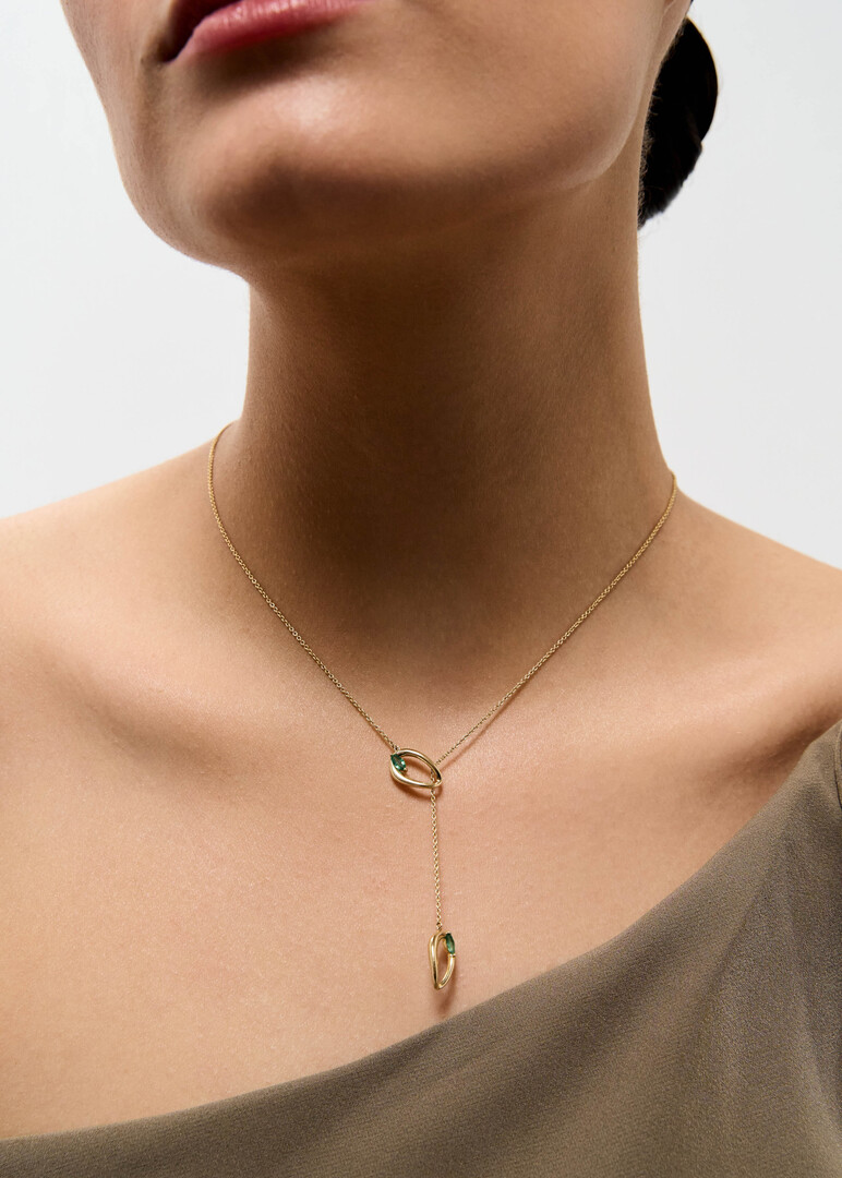 necklace made of gold with emeralds
