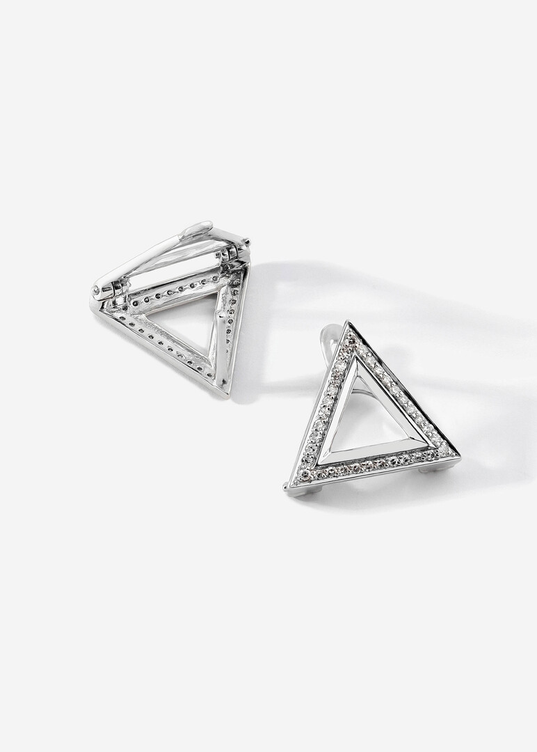 Triangular shaped earrings made of gold with diamonds