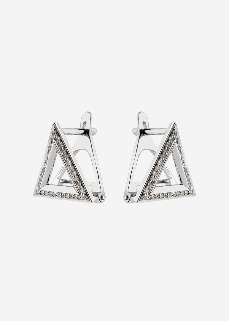 Triangular shaped earrings made of gold with diamonds