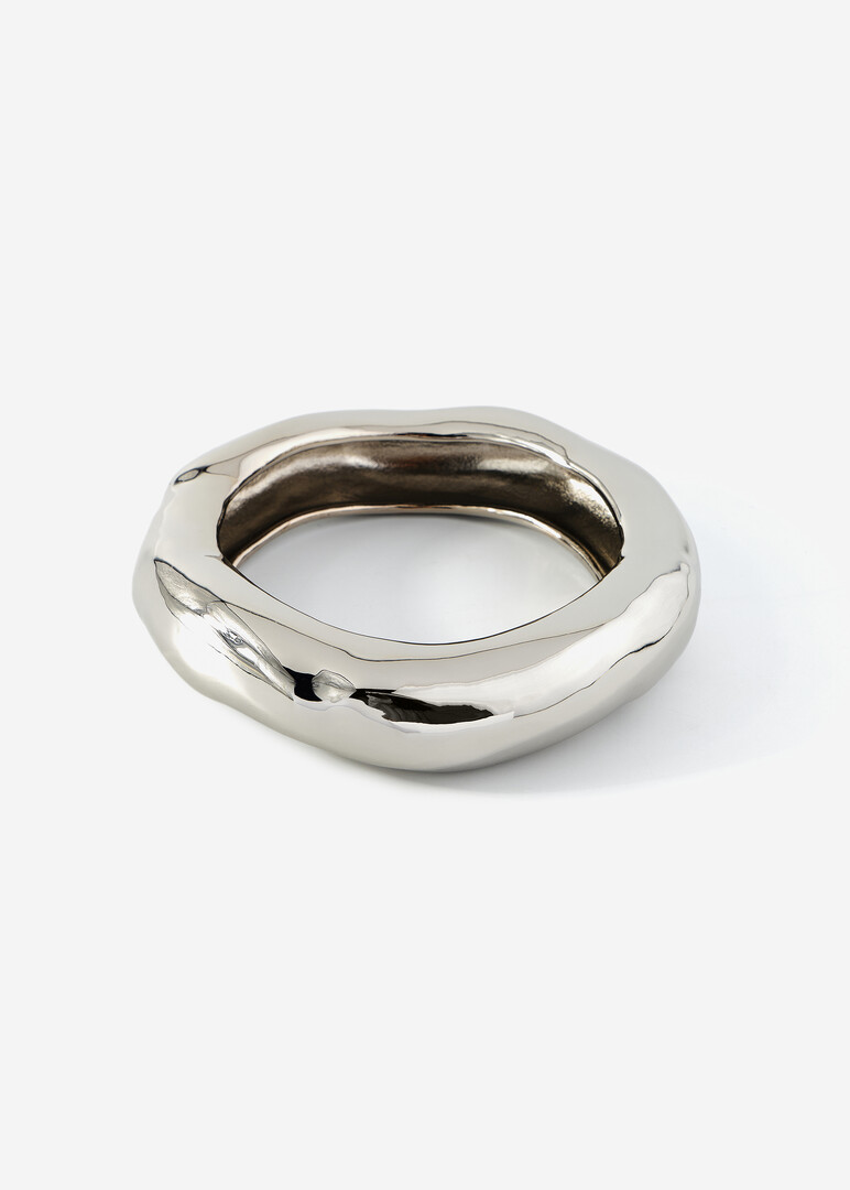 Замкнутый серебристый браслет CONFETTI CRYSTAL LUCITE HINGE