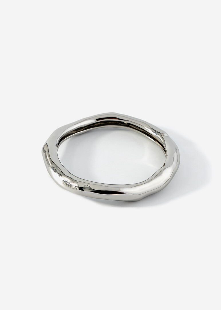 Тонкий серебристый браслет CONFETTI CRYSTAL LUCITE HINGE